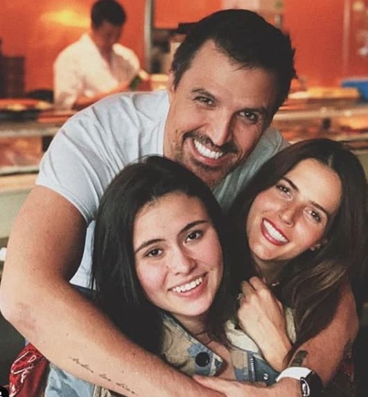Claudia Álvarez se ganó el cariño de Max y Alexandra, los hijos de su esposo Billy Rovzar, incluso ellos fueron los cómplices cuando el productor le hizo la romántica propuesta de matrimonio a la actriz.