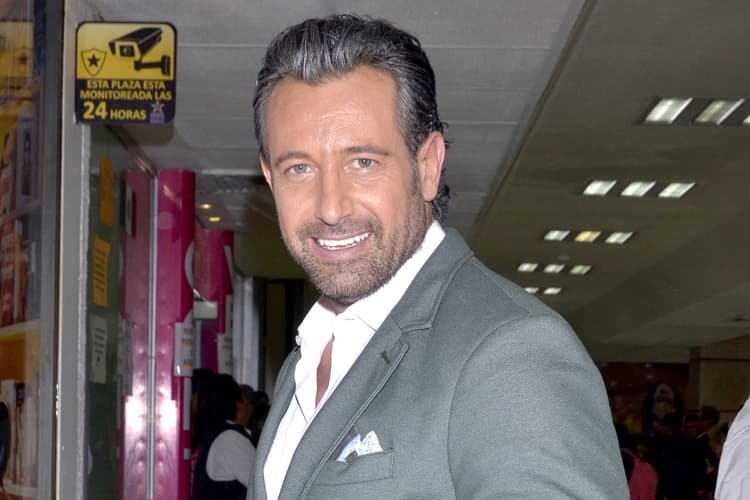 Julián Gil le pide disculpas a Gabriel Soto ante dudas de paternidad