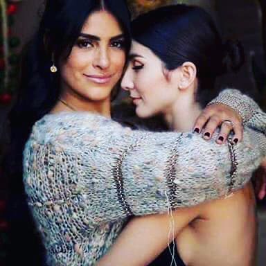 Quítate el frío con estos besitos entre famosas
