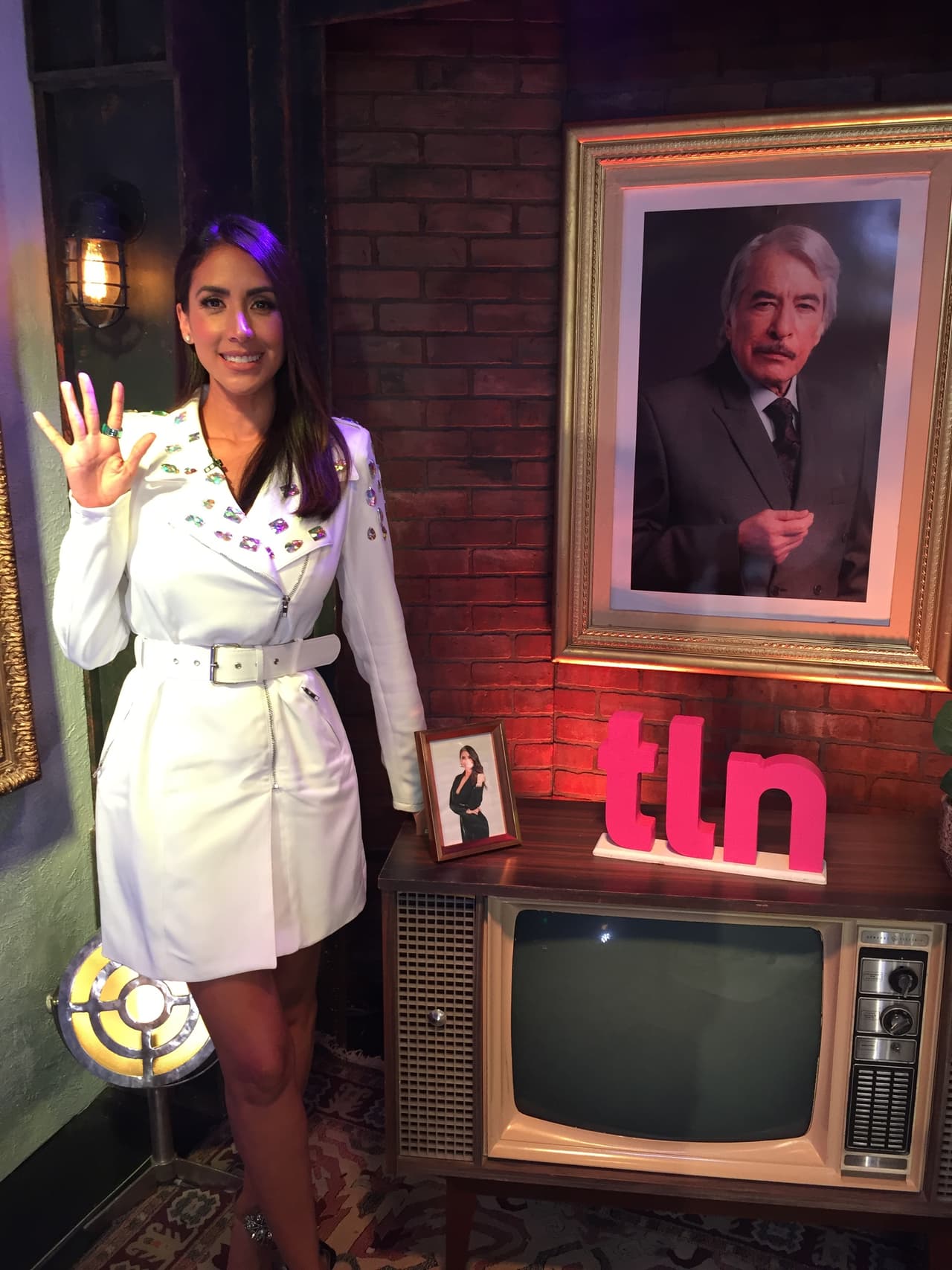 Algunos de sus invitados han sido Lucía Méndez, Erika Buenfil, Juan Soler, Silvia Pinal, Ignacio López Tarso, Angelique Boyer y Alexis Ayala, entre otros, quienes le han compartido sus más entrañables anécdotas del mundo de la actuación.