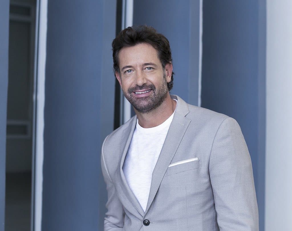Gabriel Soto dará vida a ‘Pedro’, un hombre con un estilo elegante y casual, y cuyo vestuario revela mucho sobre su personalidad. Además, el amor lo sorprenderá de la forma que menos esperará.