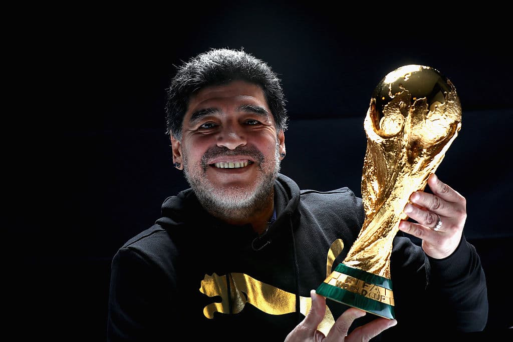 La mañana de este 25 de noviembre se dio a conocer que Diego Armando Maradona murió a consecuencia de un paro cardiorrespiratorio a los 60 años de edad. Ante su sensible fallecimiento recordamos su historial amoroso.