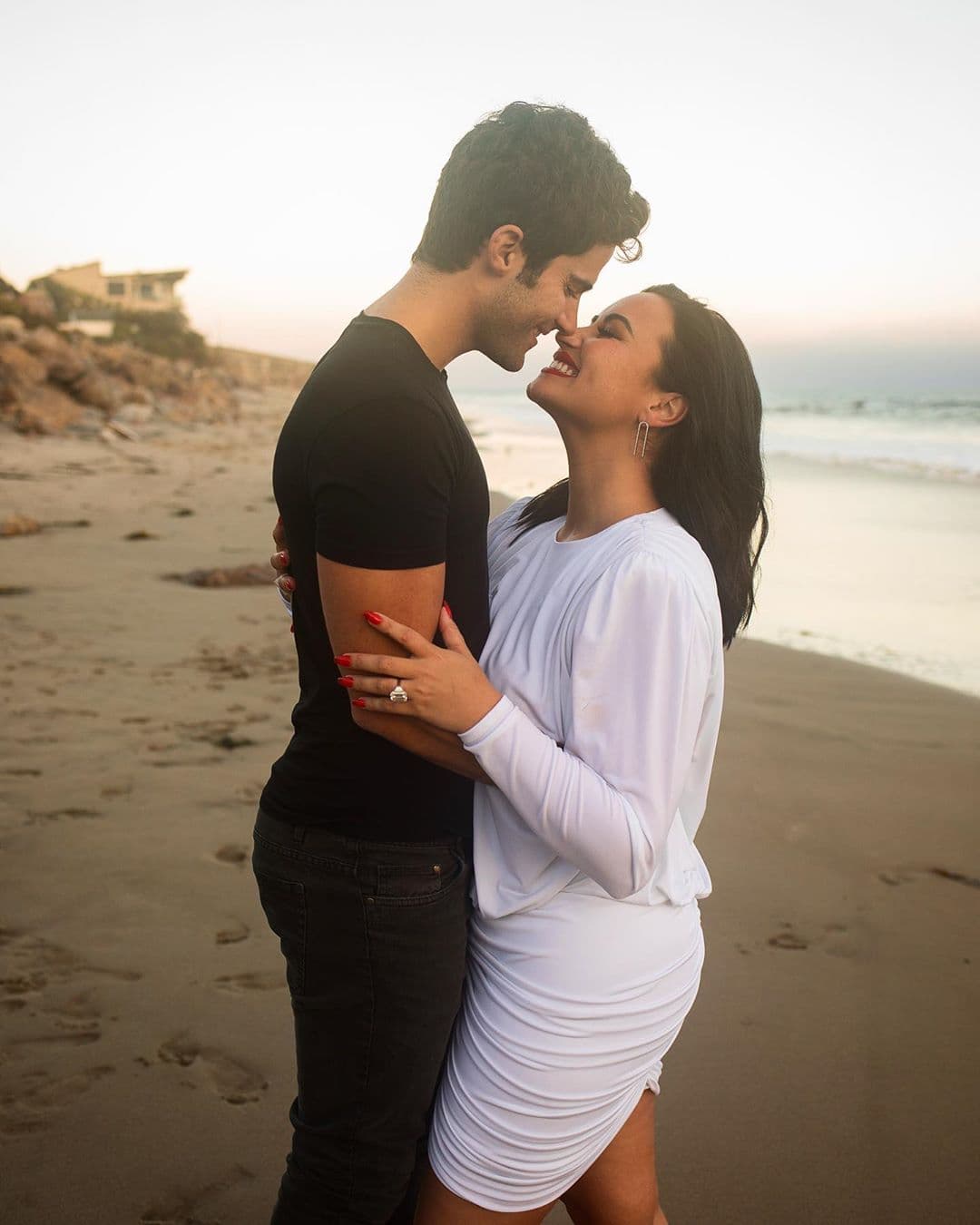 ¿Por qué la relación de Demi Lovato y Max Ehrich podría terminar a dos meses de su boda?