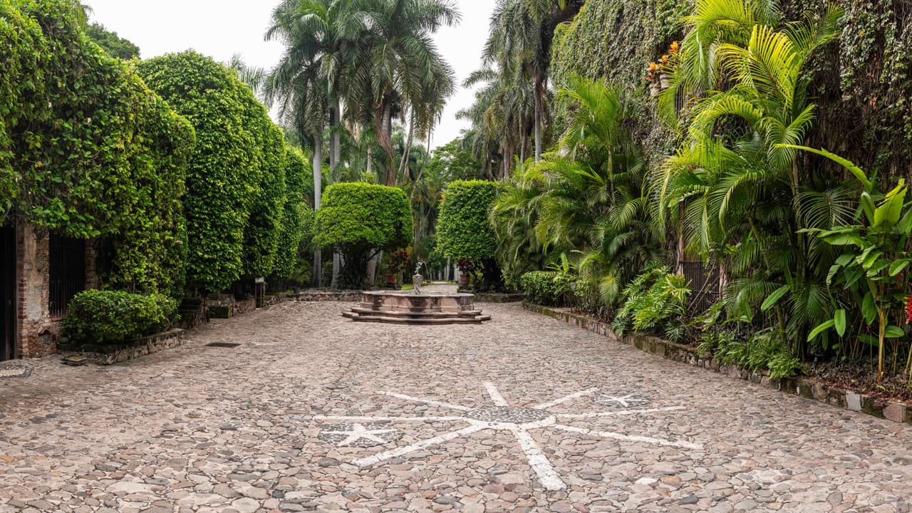 Y cuenta con impresionantes jardines