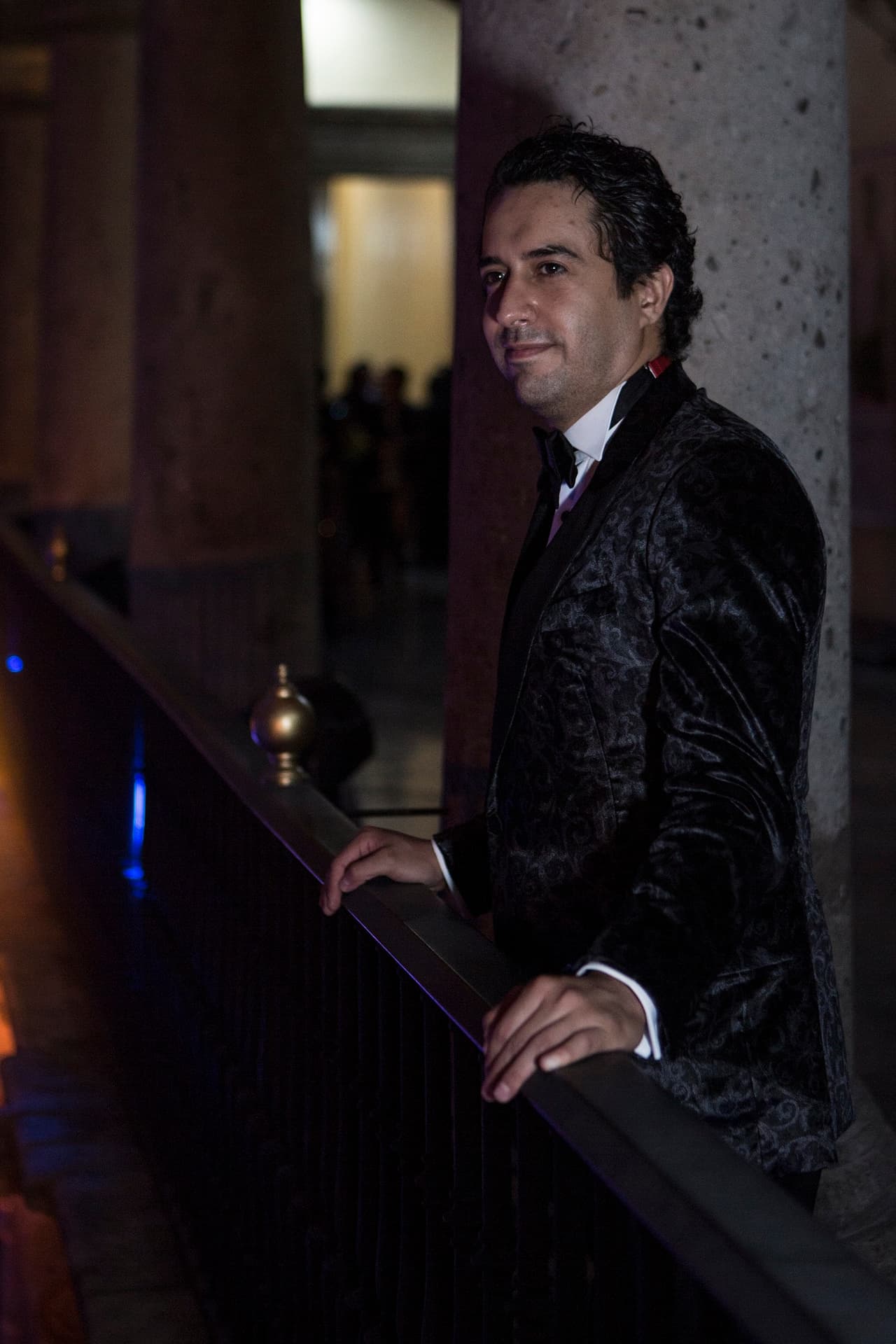 Daniel Tovar decidió lucir un traje de Welton & Sons.