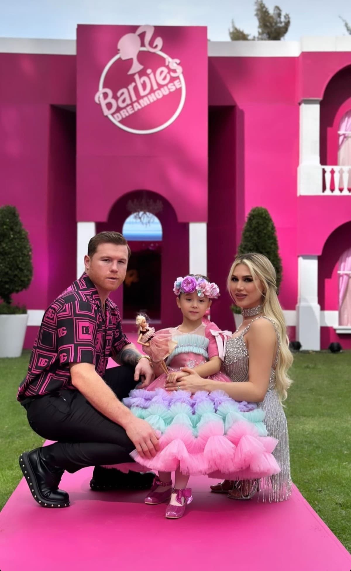 Canelo Álvarez recrea la casa de Barbie para la fiesta de su hija