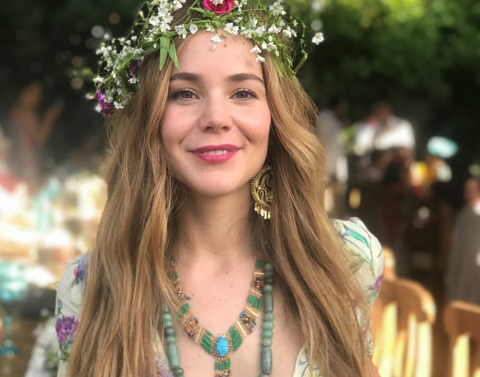 Camila Sodi impacta en corsé de cuero, medias negras y afirma: "Soy una mujer letal"