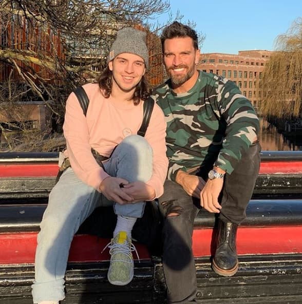 Julián Gil se convirtió en padre a los 15 años de Nicolle, fruto de su matrimonio con Brenda Torres; en 1995 tuvo a su hijo Julián Jr. con María Hilda Rivera. En enero de 2017 se convirtió en padre de su tercer hijo Matías junto a la actriz Marjorie de Sousa.