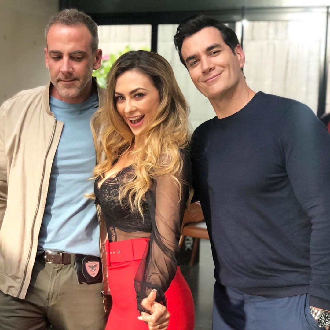 Pese a las peticiones y a la innegable química que proyectan, ambos han manifestado que entre ellos sólo existe una gran amistad. Así lo dijo el actor, de 46 años, en entrevista exclusiva con Las Estrellas.