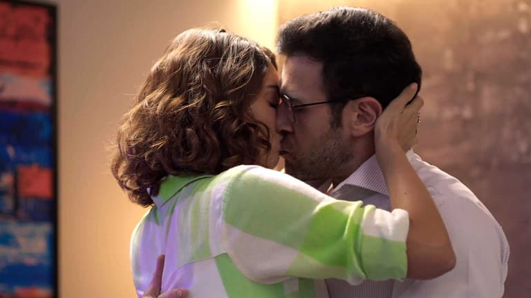Franco y Paloma se besan | Shows Vencer la Culpa | Las Estrellas