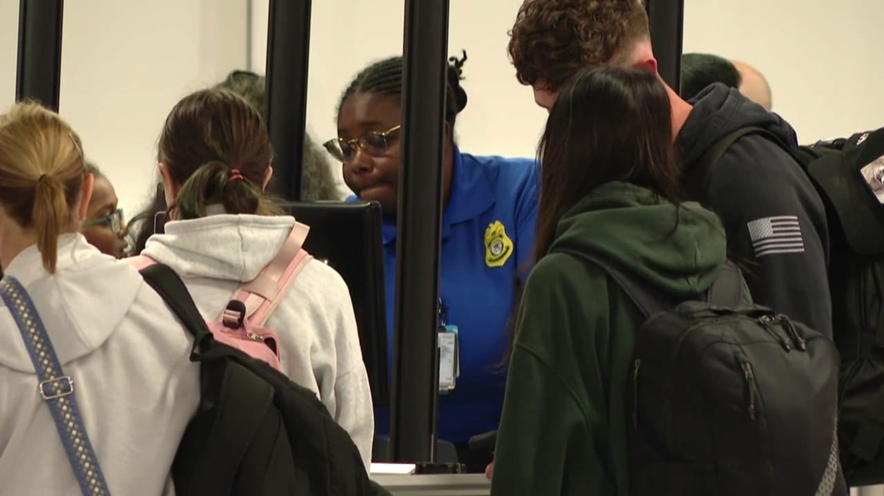 Impacto de agentes de ICE en aeropuertos de Texas: abogado explica