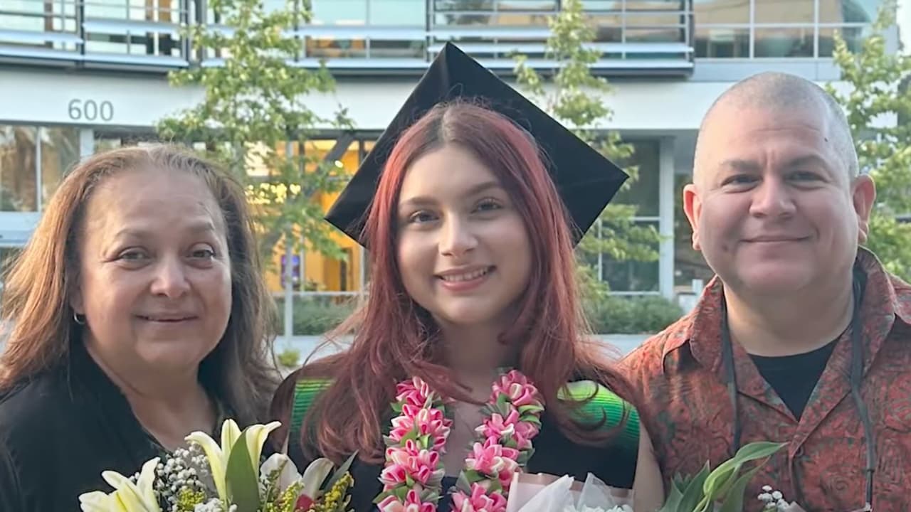 Maestra le dijo que pediría monedas en la calle y hoy Ashley se gradúa en justicia criminal en California