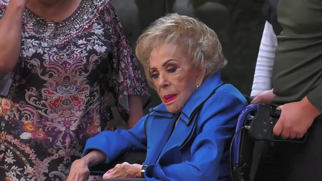 Silvia Pinal se encuentra fuera de peligro y Sylvia Pasquel afirma: "Nunca ha perdido el ánimo"