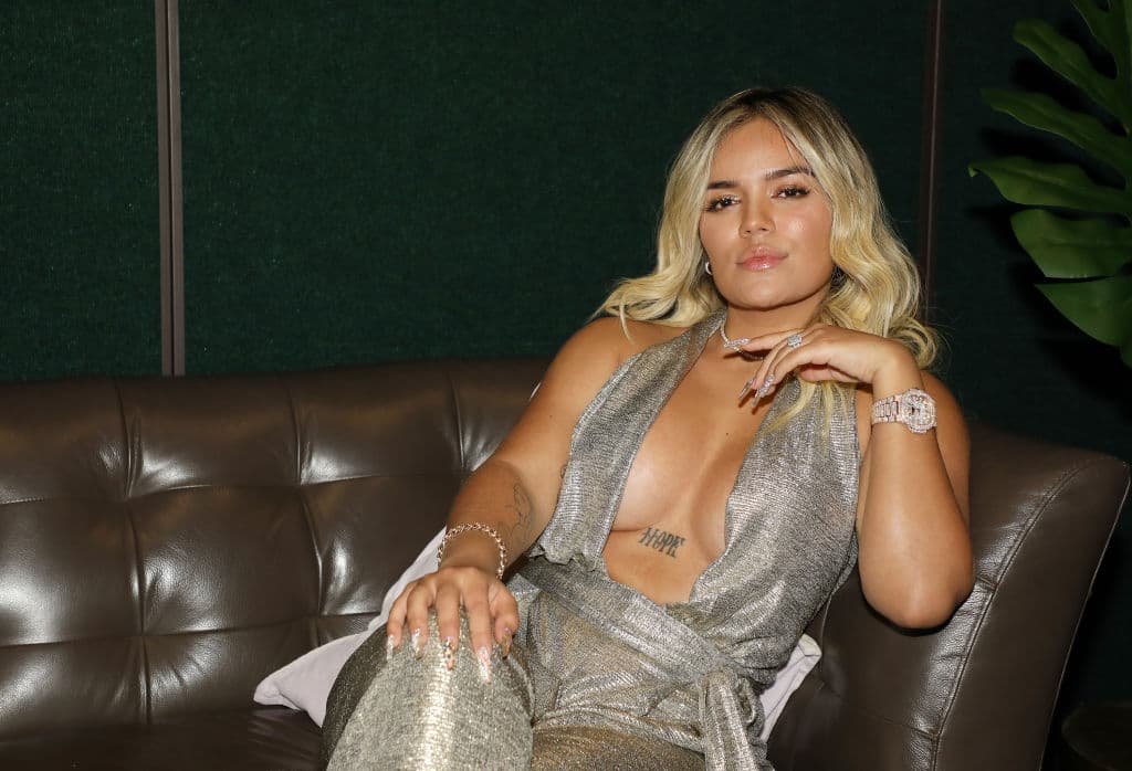 El primer material discográfico de Karol G fue ‘Unstoppable’, el sencillo "Culpables" que Karol G grabó con el reggaetonero y actual pareja, Anuel AA, se catapultó desde su lanzamiento a la posición #1 en la lista de “Top Videos a nivel global” de YouTube.