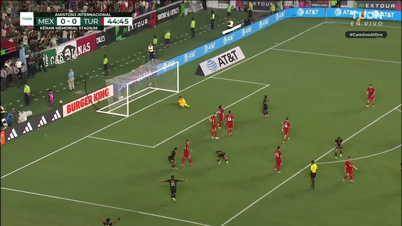 ¡GOL!  anota para México. Orbelín Pineda