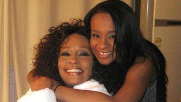 ¡Muere la hija de Whitney Houston, Bobbi Kristina!