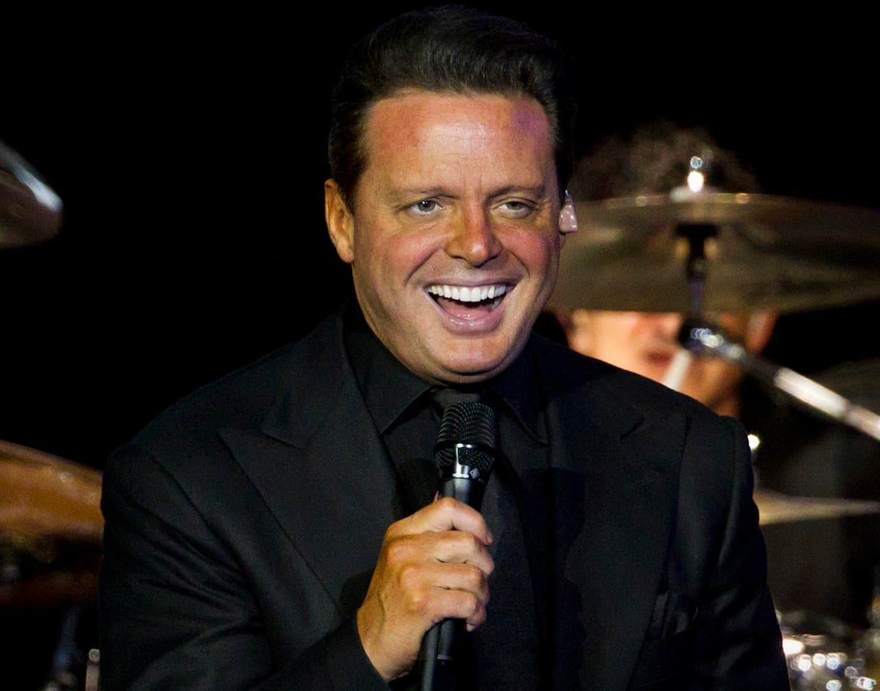 Aseguran que padre de Luis Miguel le daba drogas desde los 14 años