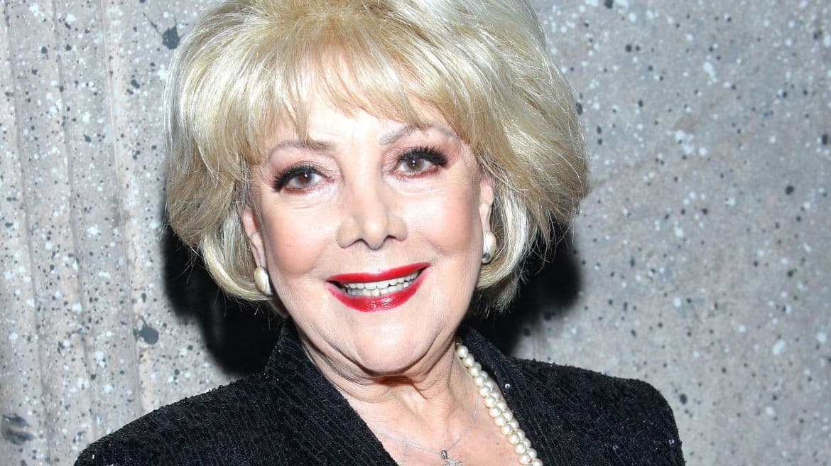 Jacqueline Andere es reconocida por su trayectoria y dedica su premio a tres grandes maestros