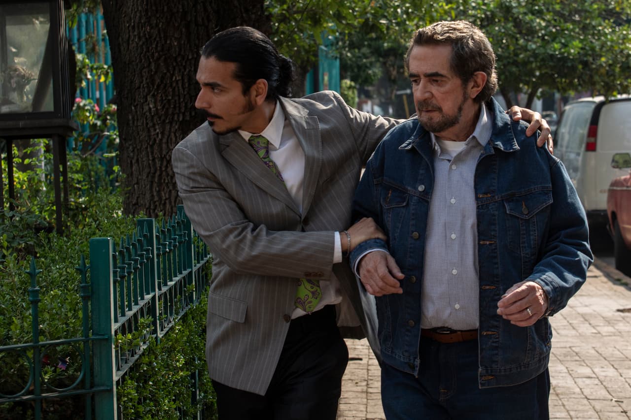 En 'Vencer el Pasado', 'Don Camilo' (Manuel 'Flaco' Ibáñez) se topa con uno de los hombres de 'Don Zacarías', a quien le debe mucho dinero.