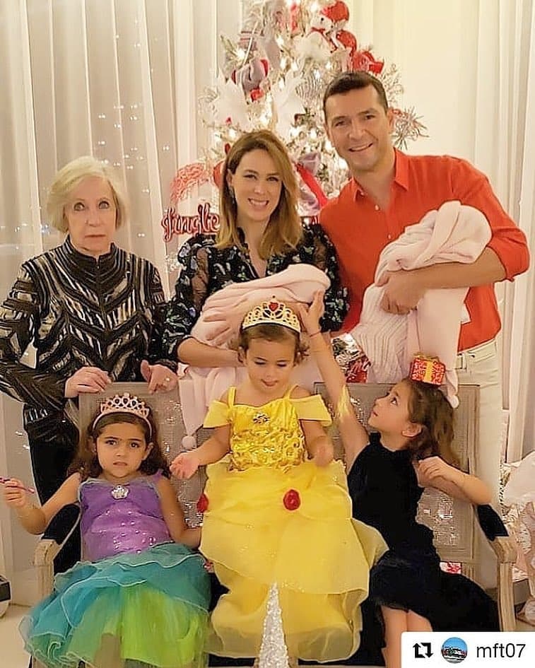 El 20 de diciembre de 2018 nacieron las mellizas Paula y Emilia.