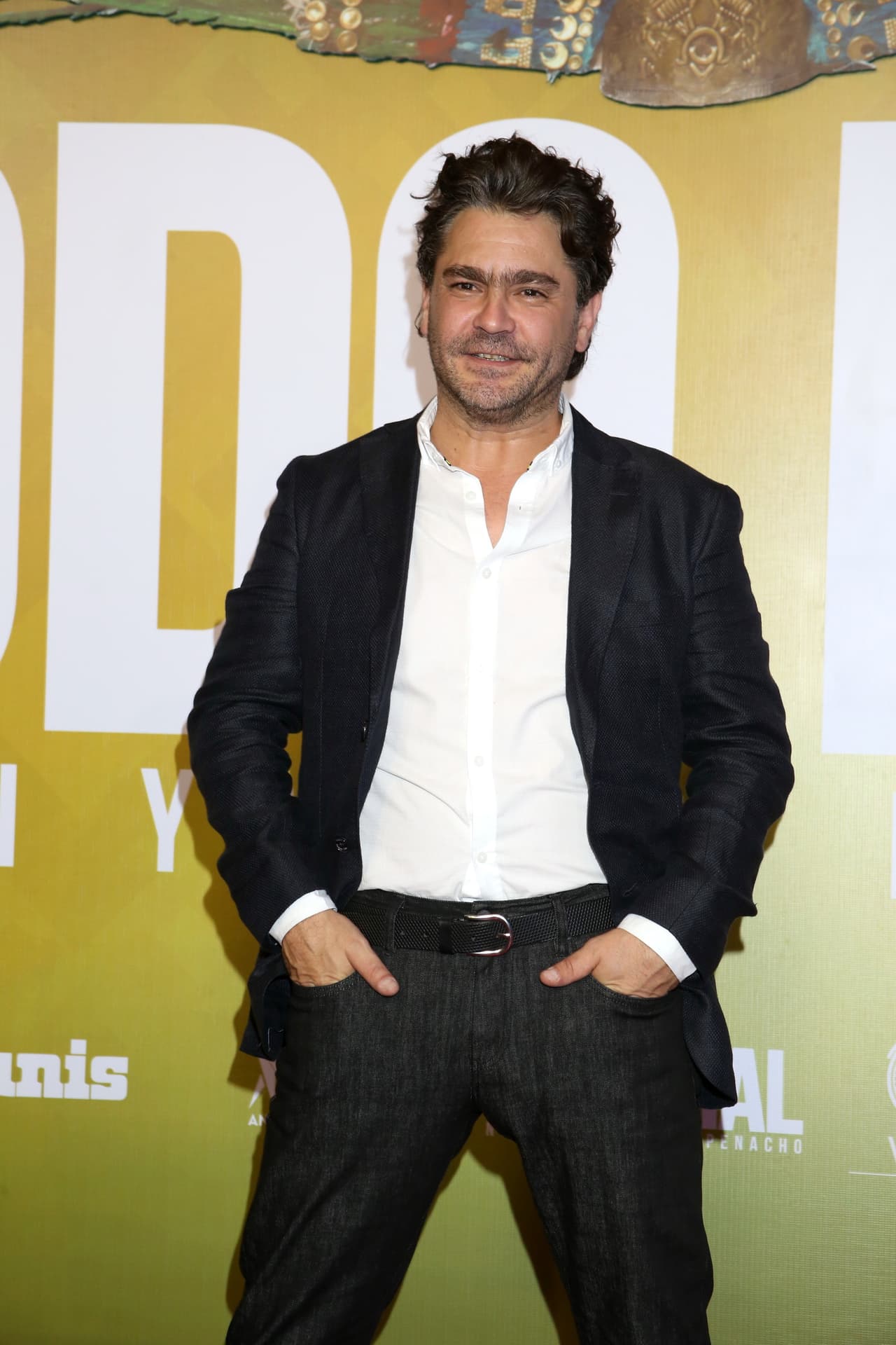 Su popularidad fue creciendo por cintas como “Ámbar” (1996), “De Tripas corazón” (1996), “Sin dejar huella” (2000), “Demasiado amor” (2005), “Un mundo maravilloso” (2006), “Así del precipicio” (2006), “Rudo y cursi” (2008) y “Amar” (2009), entre muchas otras.