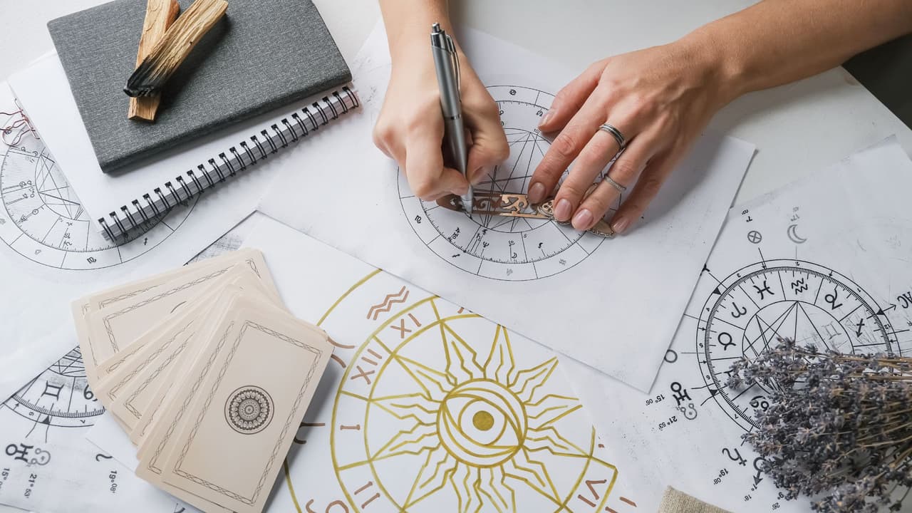 Horóscopo de hoy 1 de mayo de 2025: así inician el mes los signos zodiacales