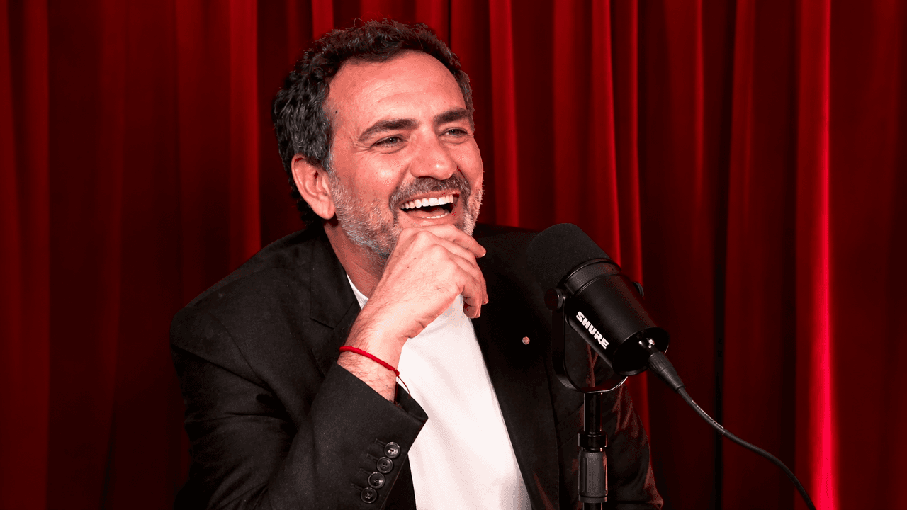 “Para nada me siento ruco”: Flavio Medina roba risas en el set