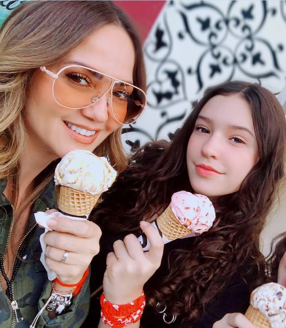 Andrea Legarreta revela si, al igual que los Derbez, lanzará serie junto a su familia