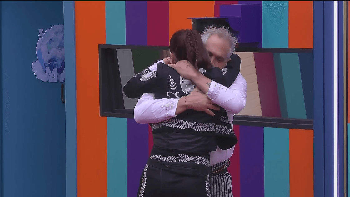 Gala abraza a Arath