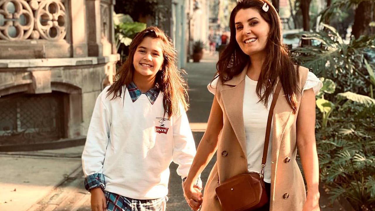 Hija de Mayrín Villanueva luce como actriz de telenovela
