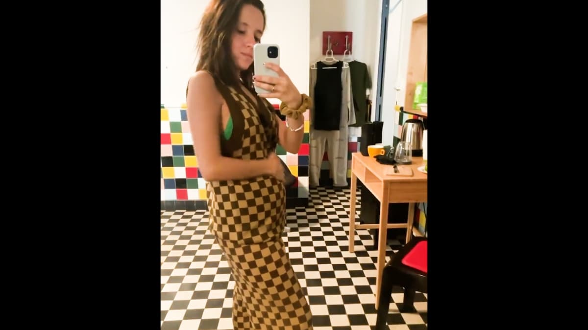 “Como Eva está en estado, pensé ‘¿cómo me gustaría que se vistiera ella?’. Ay, se me escapó. Bueno, puede ser que sea una niña”, indicó Marlene Rodríguez, según reportó Telemundo.