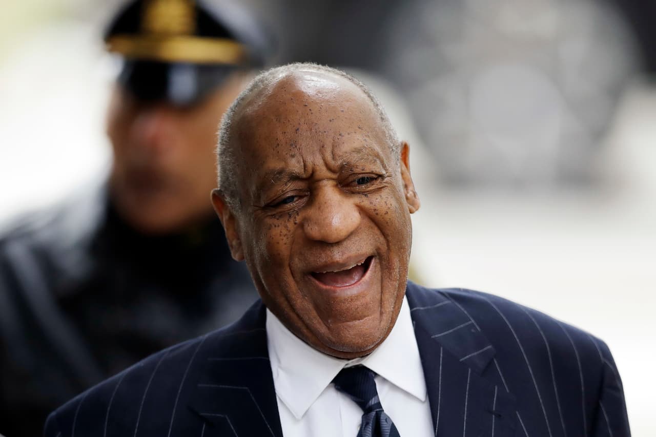 Bill Cosby fue declarado culpable en tres cargos de abuso sexual en 2018. El actor drogaba y agredía sexualmente a sus víctimas.