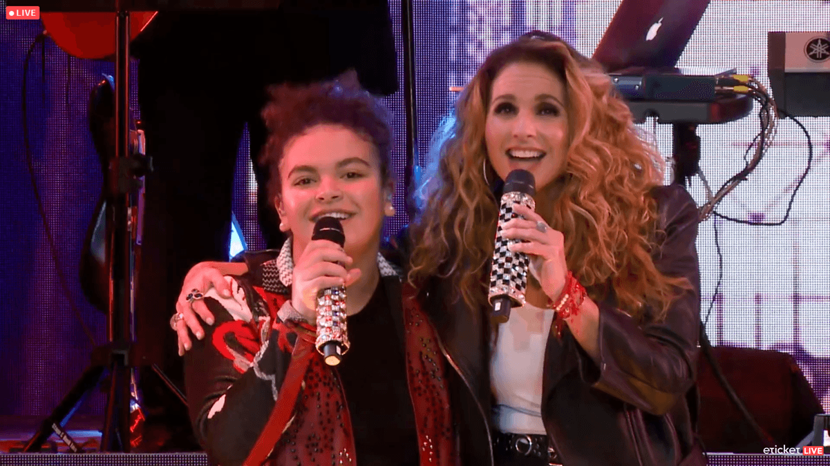 Y también causó revuelo por aparecer en el concierto vía streaming que Lucero organizó en noviembre de 2020, hecho que afirmó la hacía sentir muy orgullosa.