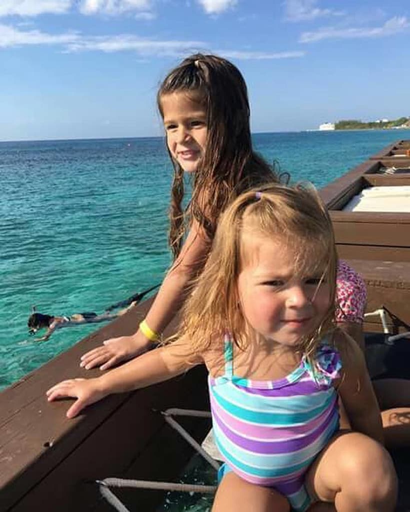 La pareja decidió formar una familia con sus dos hijas: Roberta y Lusiana, quienes aparecen constantemente en las redes sociales de sus padres, por ello han documentado lo mucho que han crecido y el gran parecido que tienen con su madre.