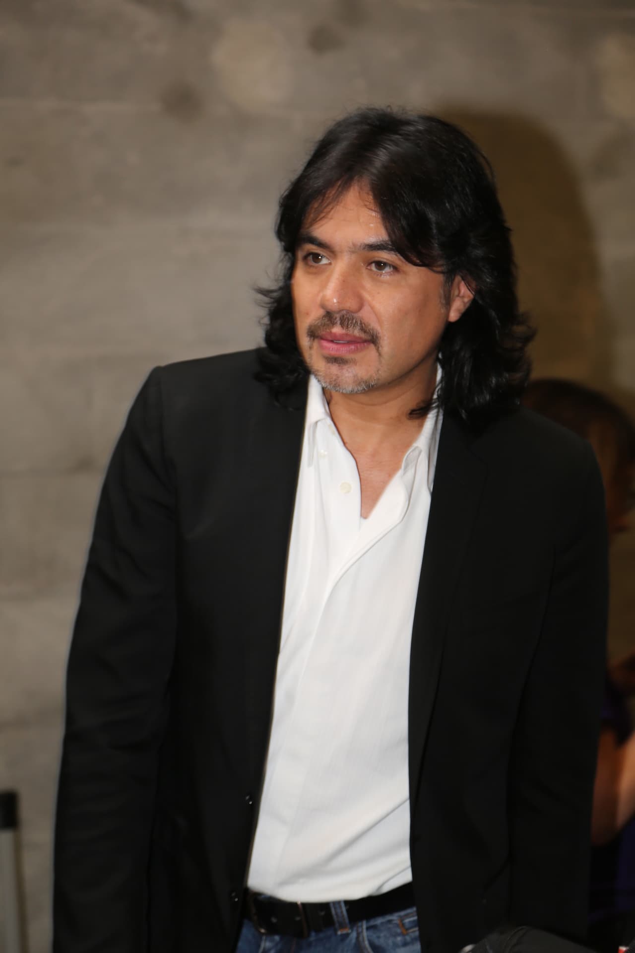 Alessandra Rosaldo tiene uno de los matrimonios más sólidos y queridos dentro del espectáculo con Eugenio Derbez; pero antes de encontrar al amor de su vida, la cantante sostuvo tórridos romances con algunos famosos, el primero de ellos fue con Adolfo Ángel ‘El Temerario Mayor’.