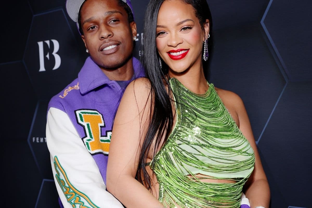 Rihanna muestra por primera vez a su bebé y enternece las redes sociales