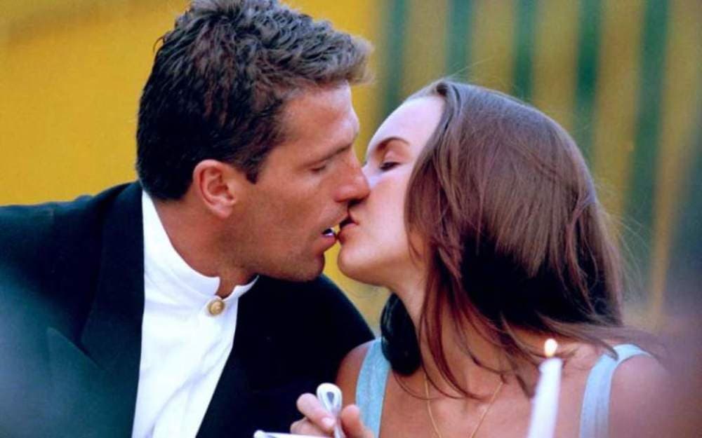 La historia de Michelle Vieth y Héctor Soberón comenzó cuando protagonizaron 'Mi pequeña traviesa', que transmitió su último episodio en 1998. Los actores se casaron a bordo de un barco en Puerto Vallarta, el 20 de abril del año 2002.