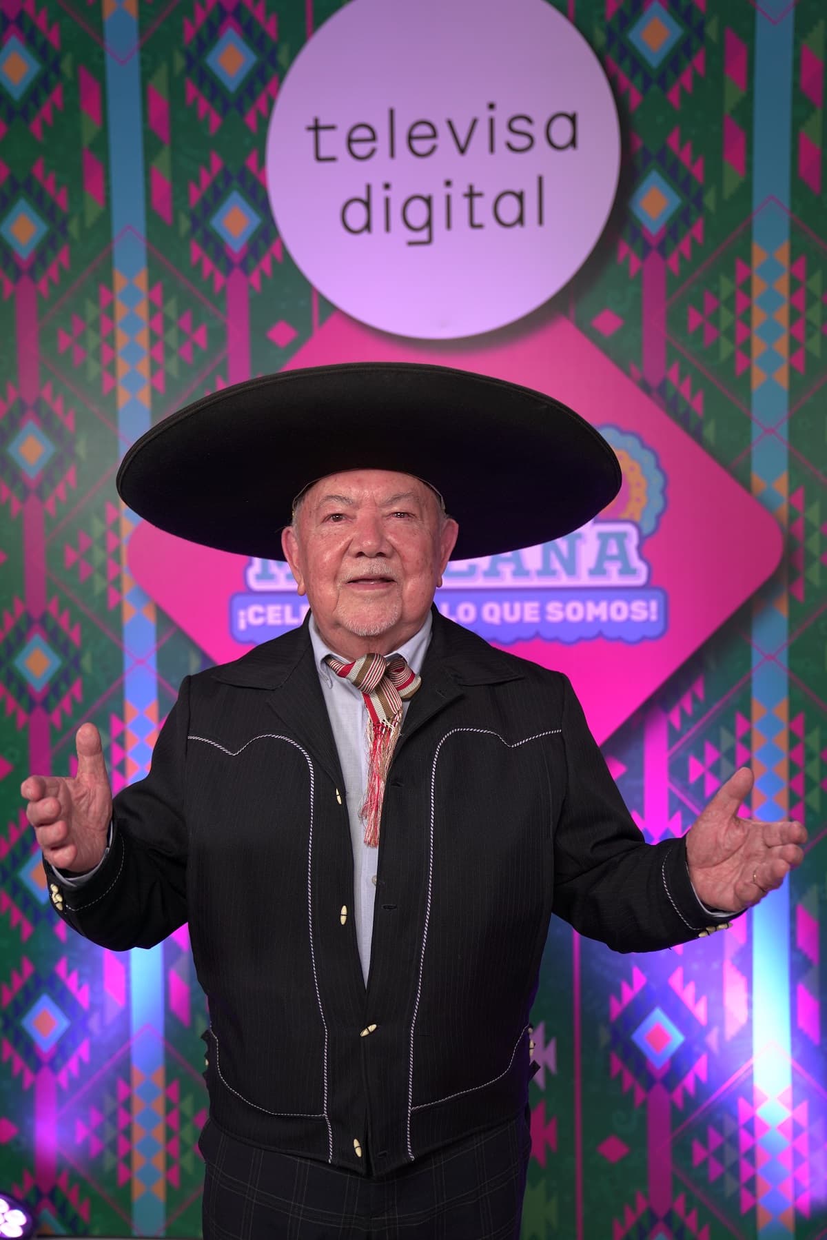 Sergio Corona demostró que México se lleva en la piel, por lo que se caracterizó por usar un sombrero de mariachi.