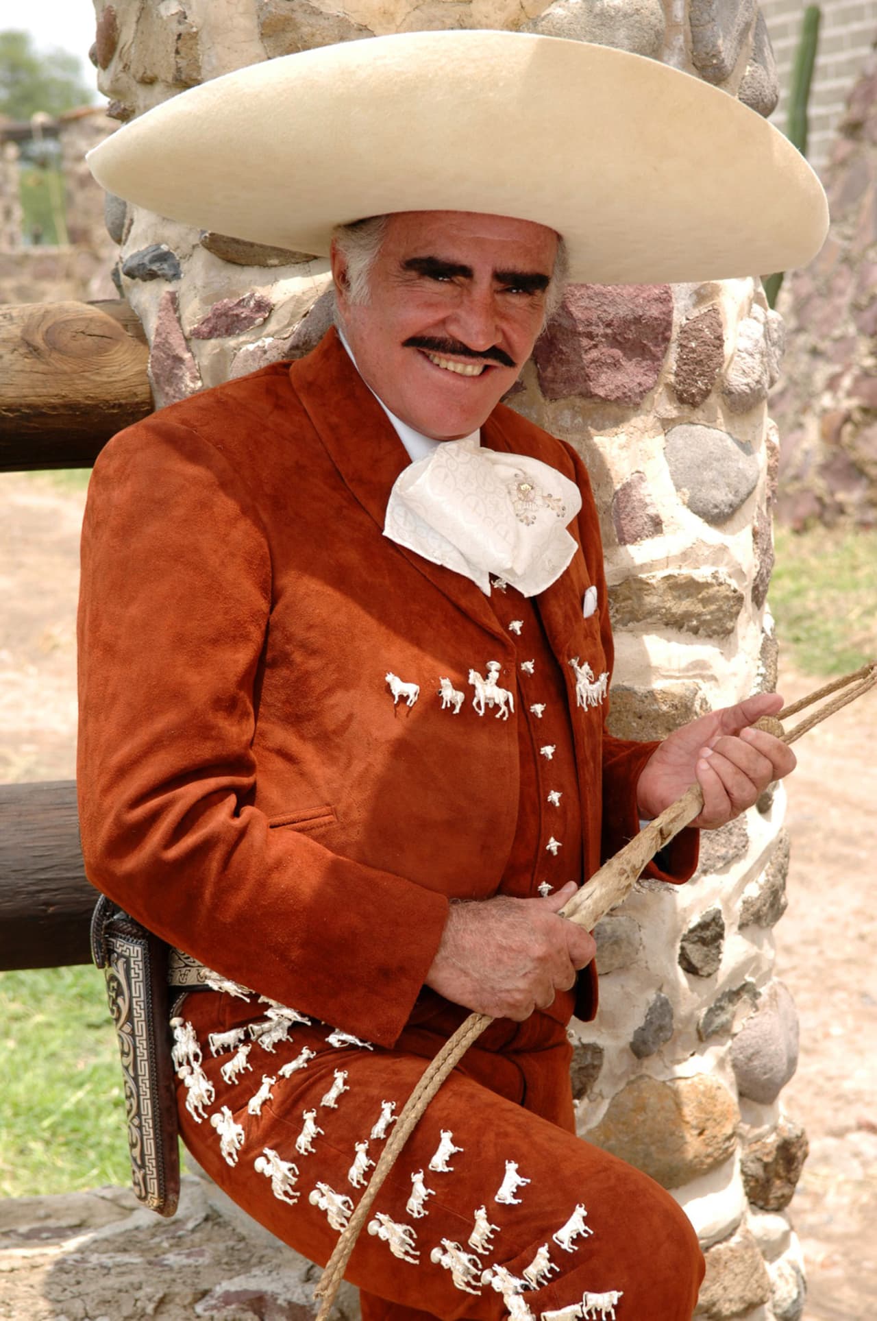 Vicente Fernández revela que bajó de peso y lo que hizo para lograrlo