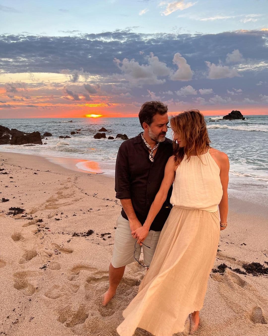 Silvia Navarro y Flavio Medina derraman miel en nuevas fotos, ¿sí son novios?