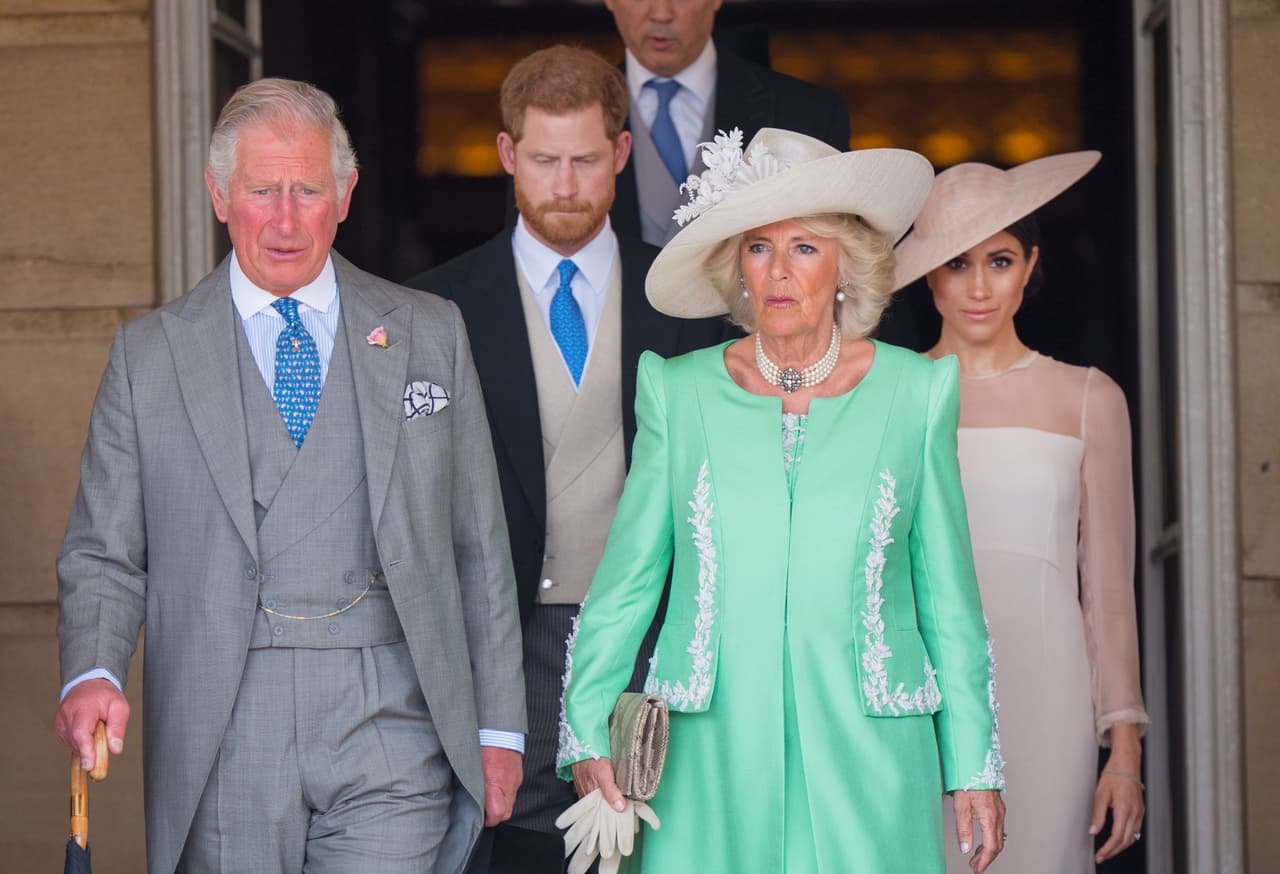 El Palacio de Buckingham, dio a conocer que tras presentar varios síntomas el príncipe Carlos de Inglaterra dio positivo a coronavirus .