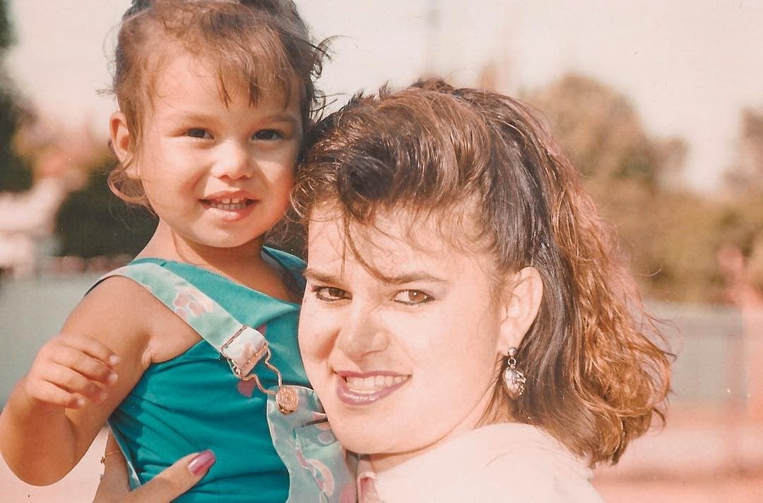 “Como me encantaría regresar el tiempo…. A esos momentos cuando la vida no era tan complicada (…), esos momentos cuando estabas tú para abrazarme y decirme que todo iba a estar bien. #MissingYou”, sentenció.