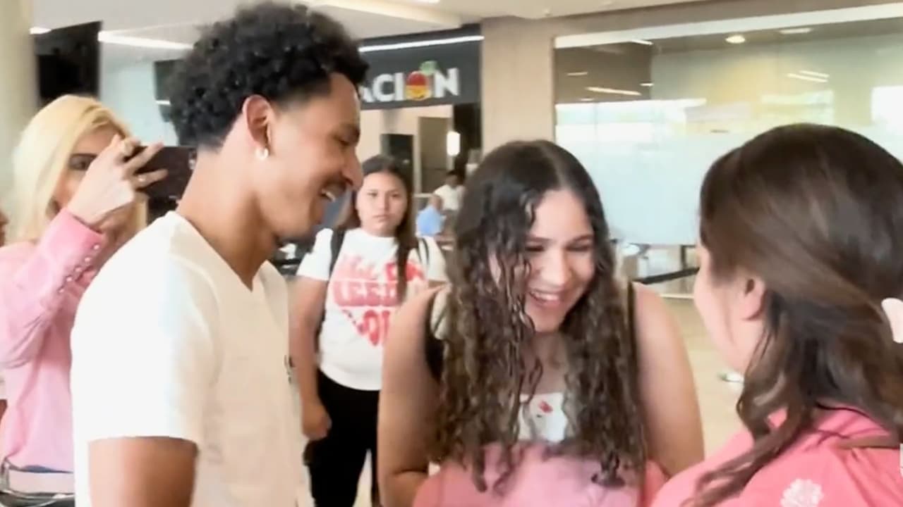 Emotivo reencuentro en su pueblo natal: familia hispana se reúne tras ser separada por la deportación