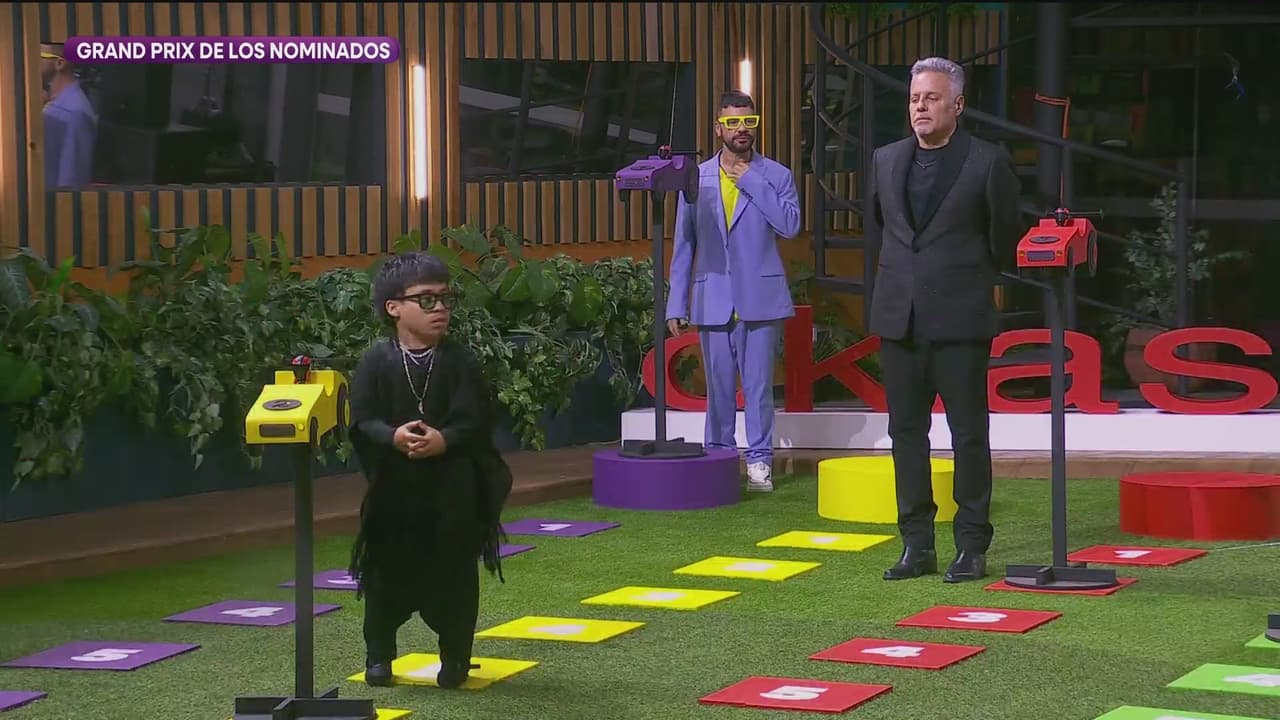 La Jefa regaña a los habitantes por no obedecer en plena gala y así reaccionan