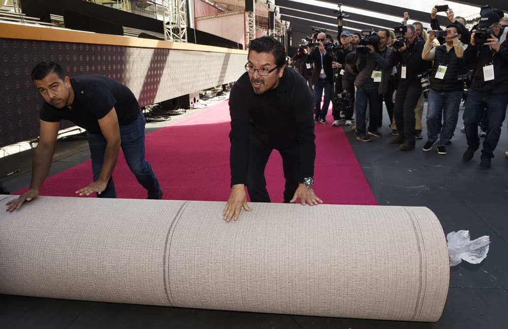 Desde hace 16 años, el tono de la alfombra cambió de rojo a granate.