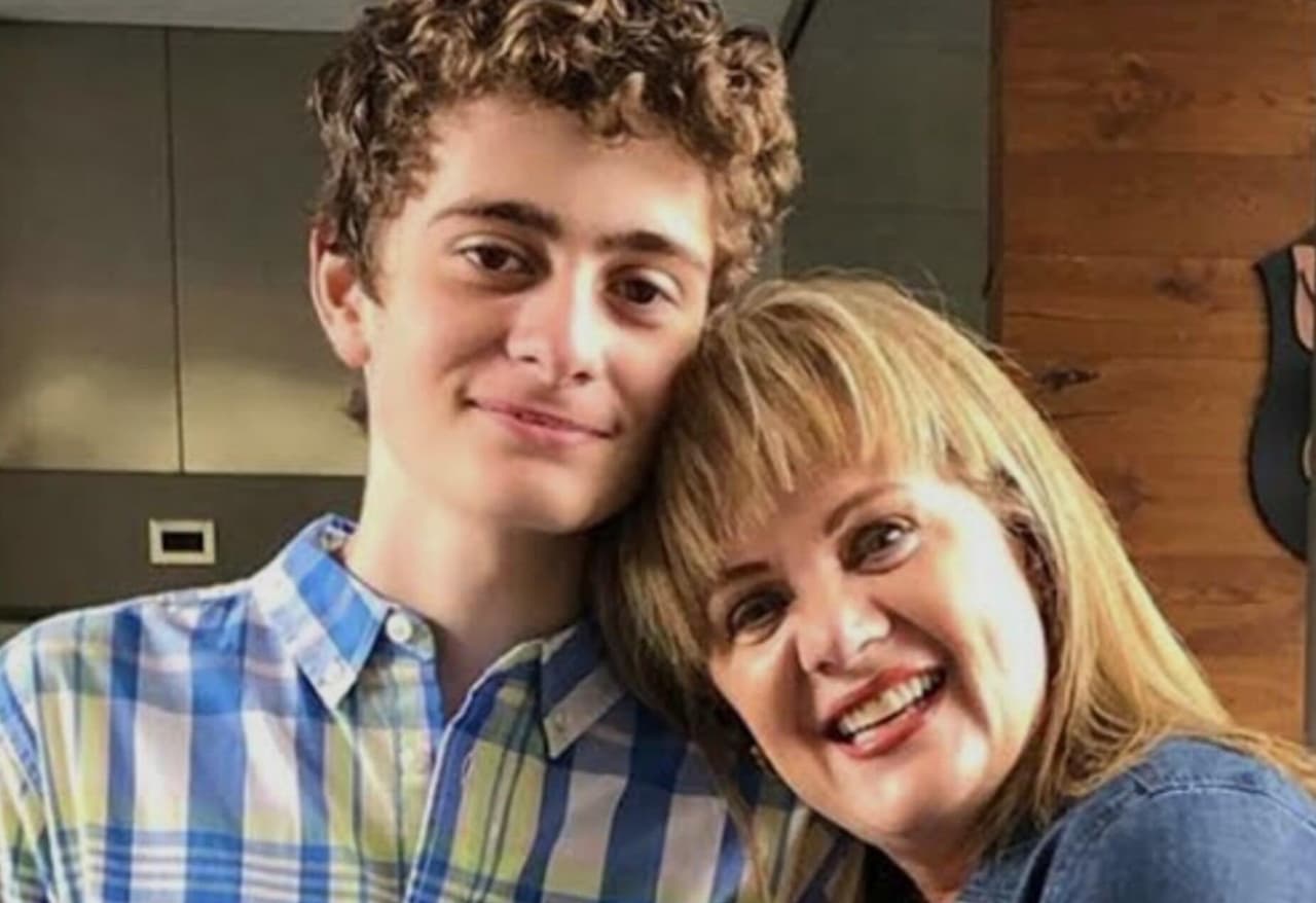 Erika Buenfil y su hijo Nicolás.