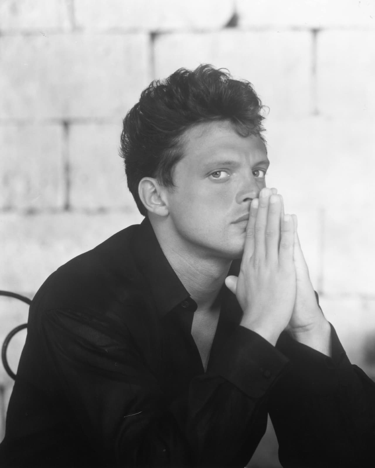 Su tercer disco de boleros, ‘Romances’, vendió millones de copias y le dio su cuarto Grammy en 1998.