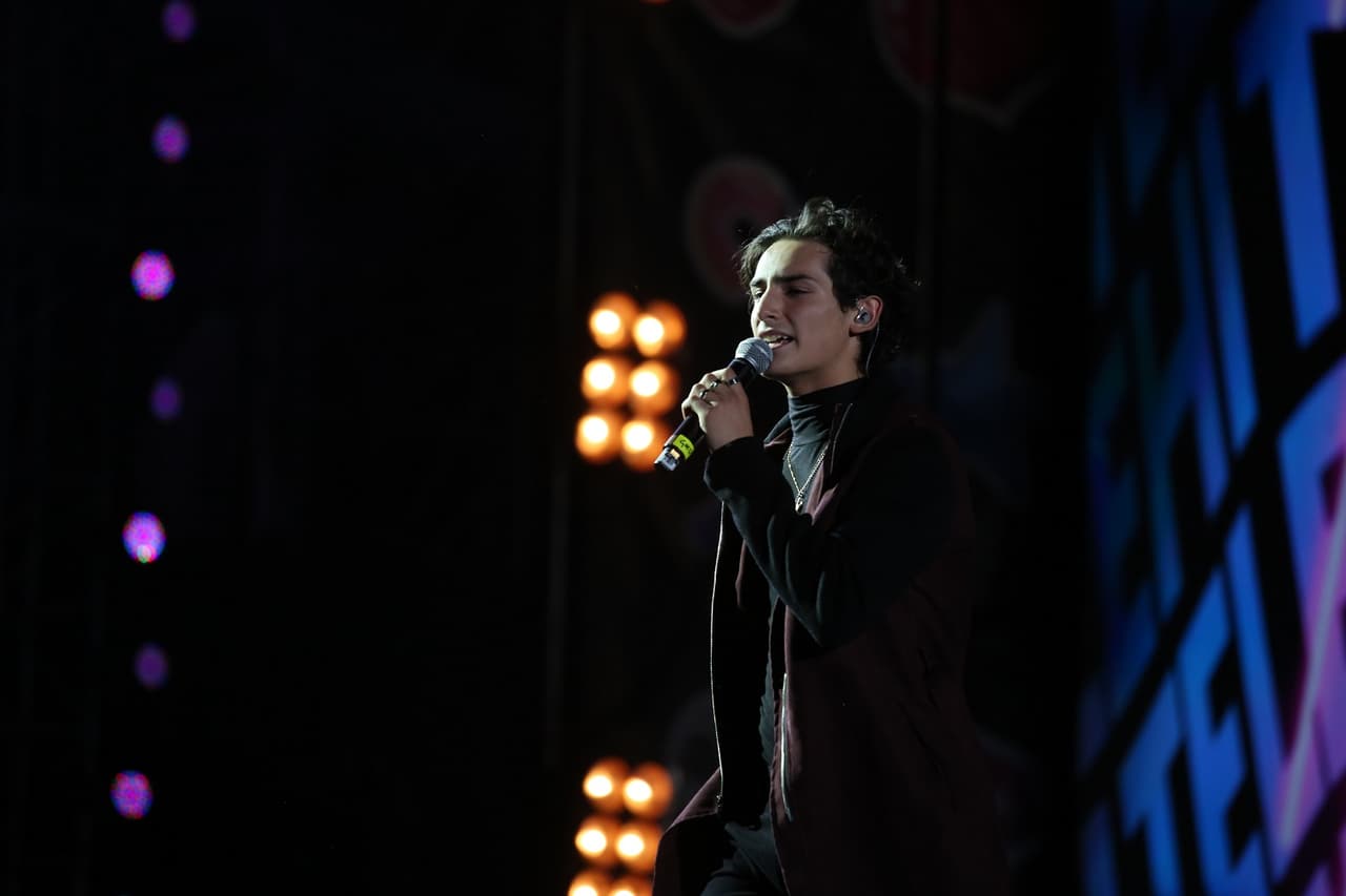 Emilio Osorio enamoró con su interpretación de "Juegos de amor".