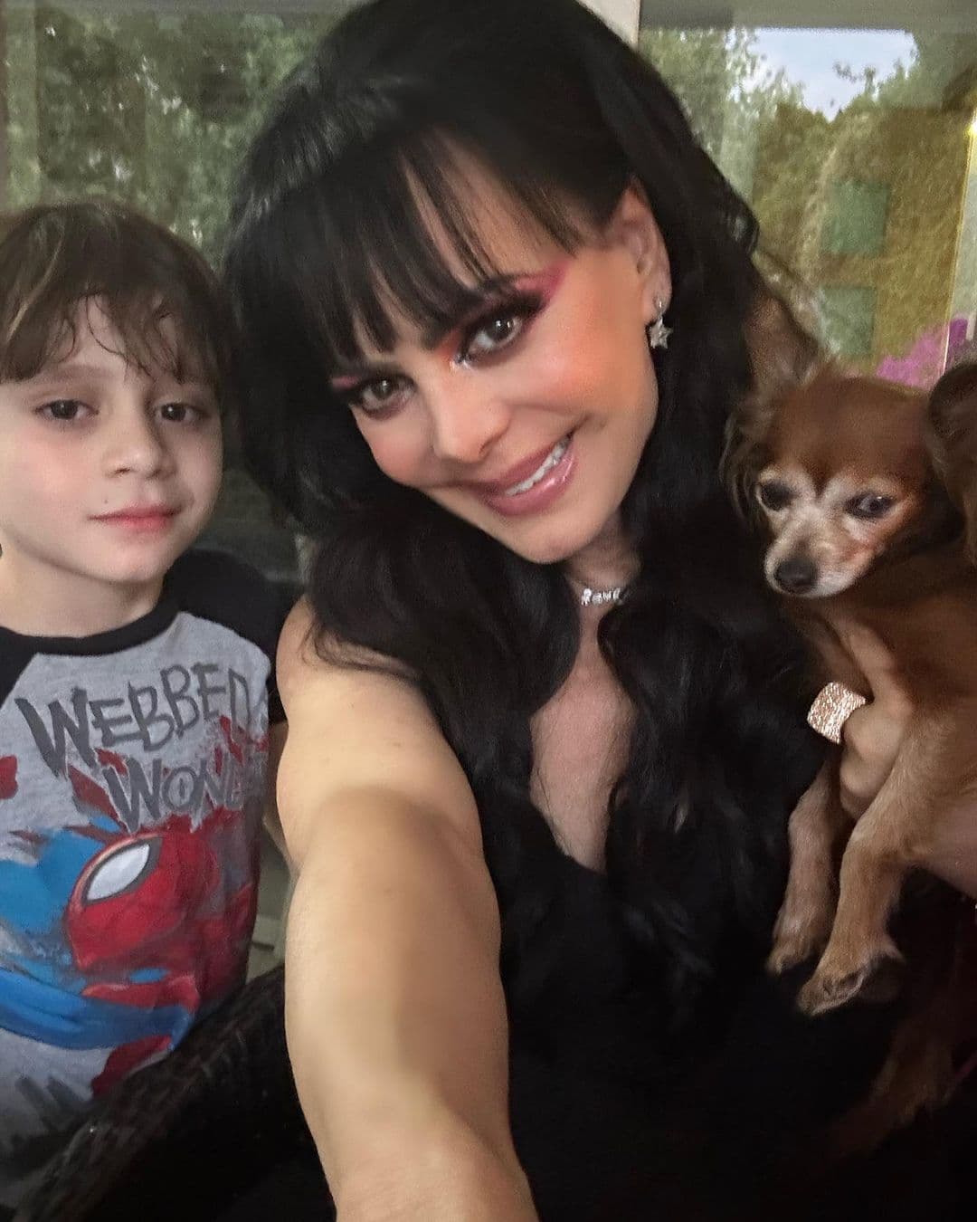 Maribel Guardia ‘olvida el dolor’ y presume vacaciones con su nieto tras muerte de Julián Figueroa