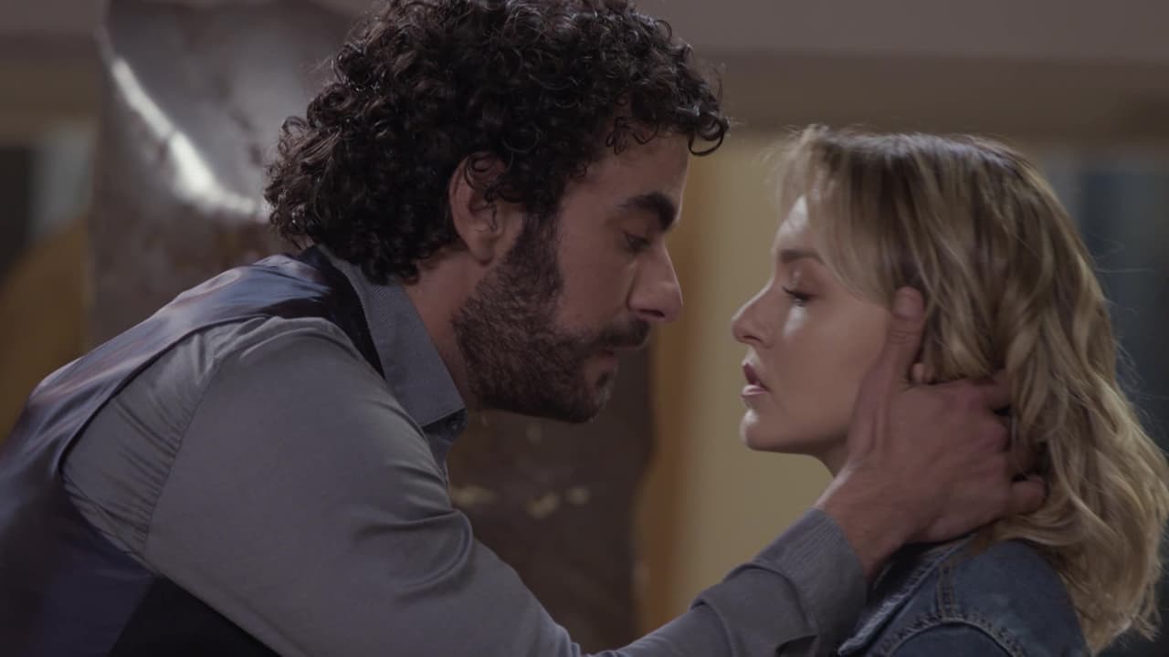 14. Ni el amor que supuestamente dice tener 'Fabricio', la hacen caer ante las adversidades.